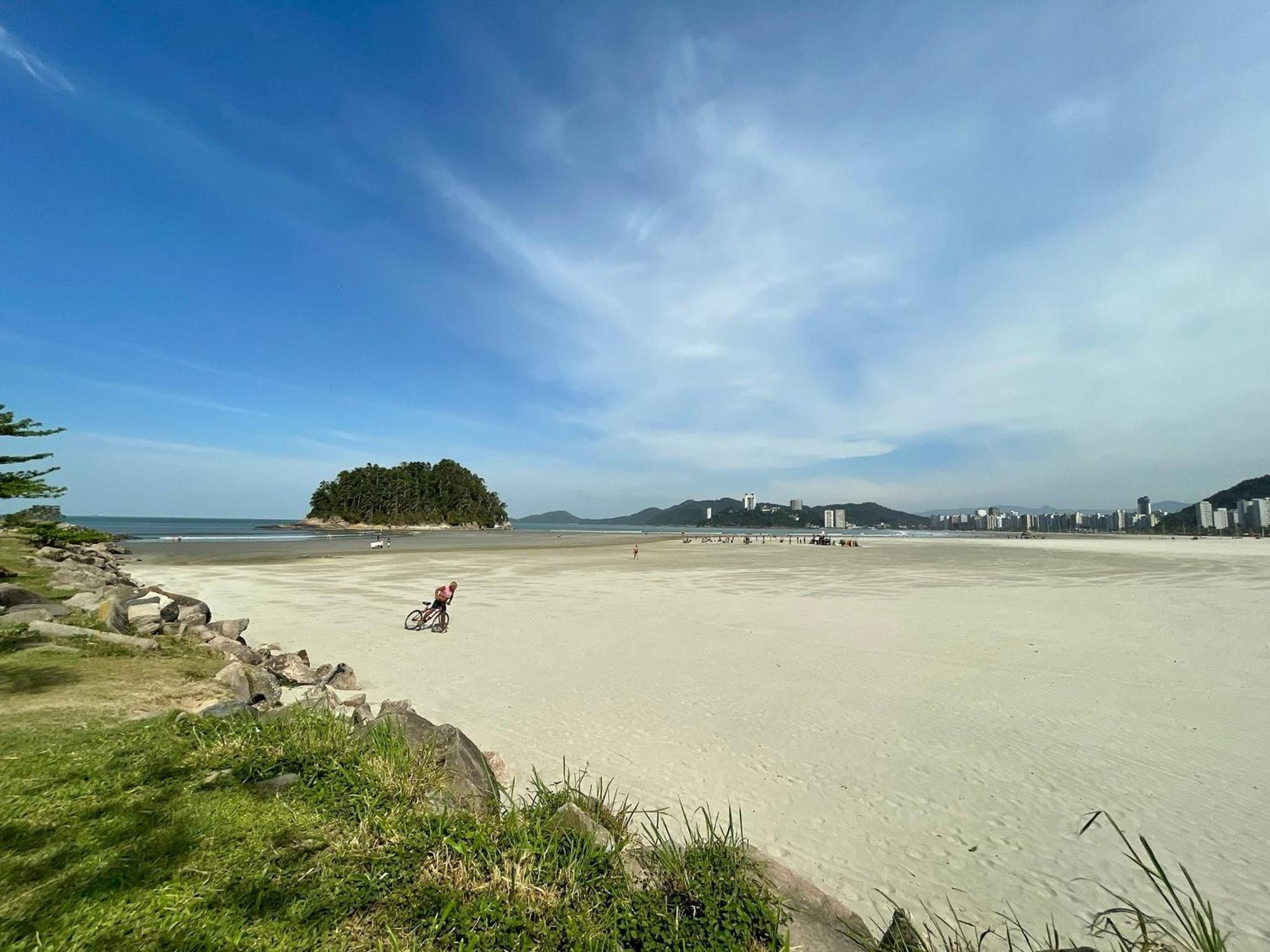 Апартаменты Ap Pe Na Areia Vista Parcial Mar Сантос Экстерьер фото